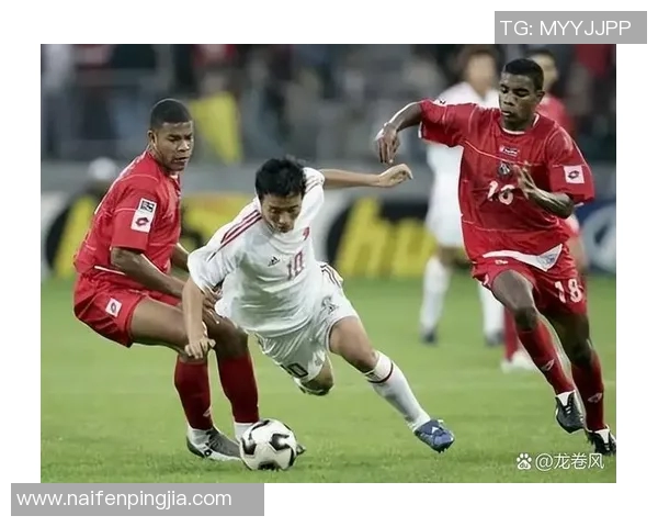 当前仍在赛场上拼搏的足球明星有哪些值得关注的球员