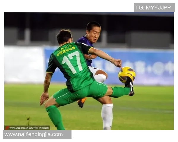 足球明星护球技巧解析视频展示让你领略顶级球员的精彩瞬间与实战技巧